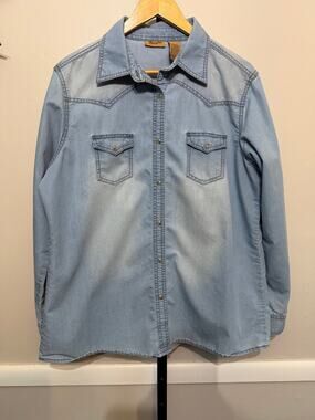 Wrangler Women’s XL Light Wash Chambray Denim Western Snap Shirt
